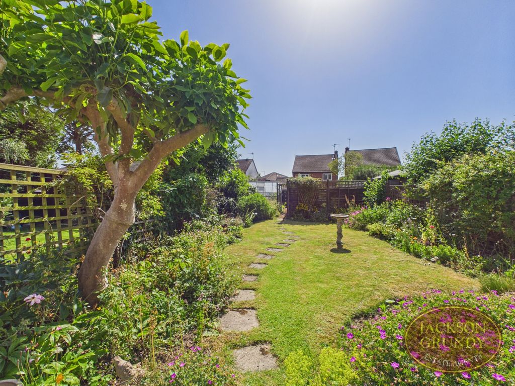 Property photo 2 of 16 Brington Road
