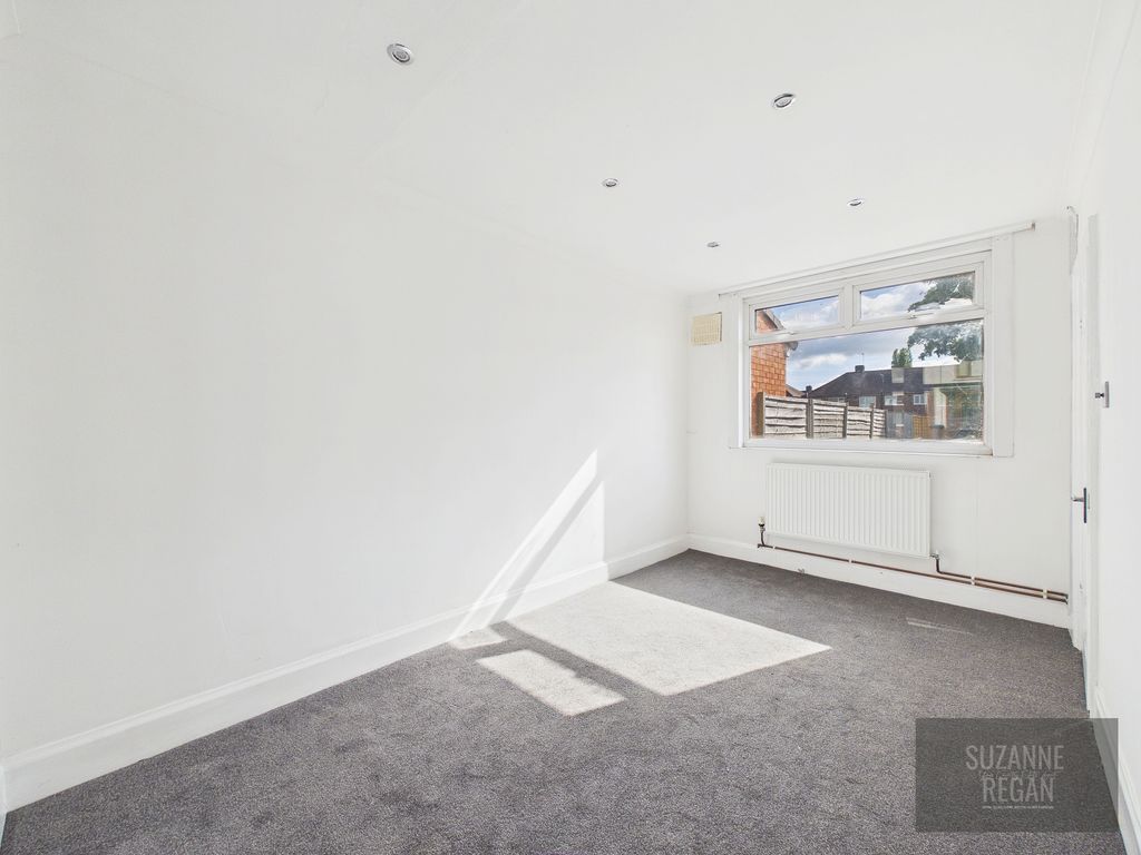 Property photo 3 of 16 Cam05192G0-Pr0289-Still017
