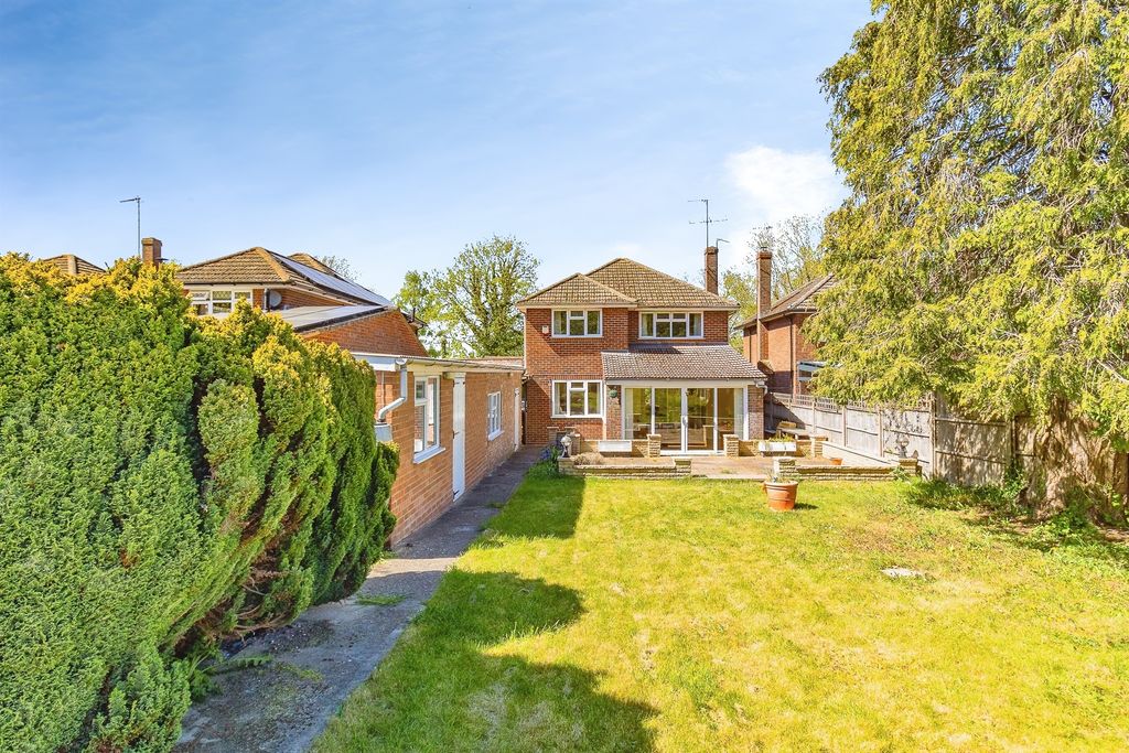 Property photo 2 of 28