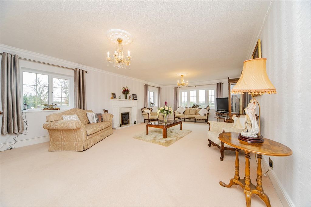 Property photo 3 of 40 P1268803.Jpg