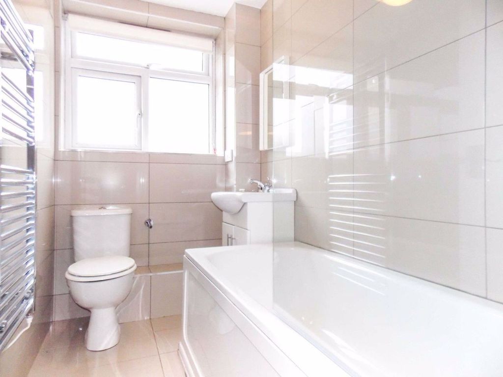 Property photo 3 of 8 Bathroom