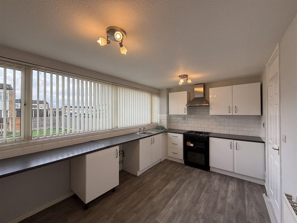 Property photo 2 of 8 Kitchen.Jpeg