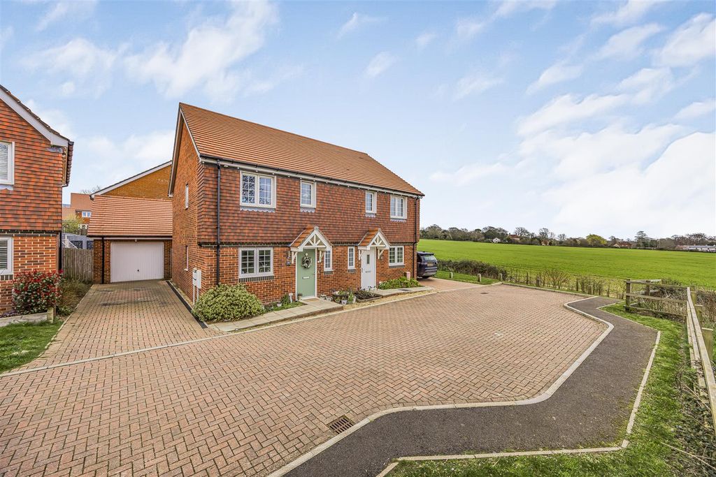 Property photo 1 of 15 37 Admiralty Crescent-Externals-Porticomarketing-N