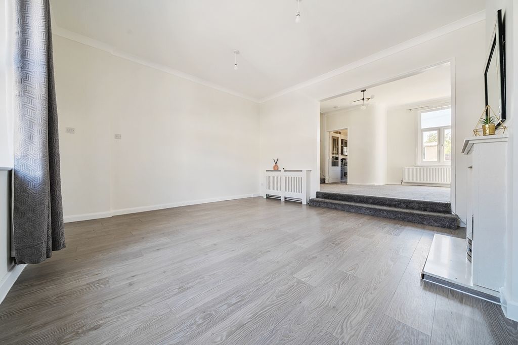 Property photo 3 of 17 Reception