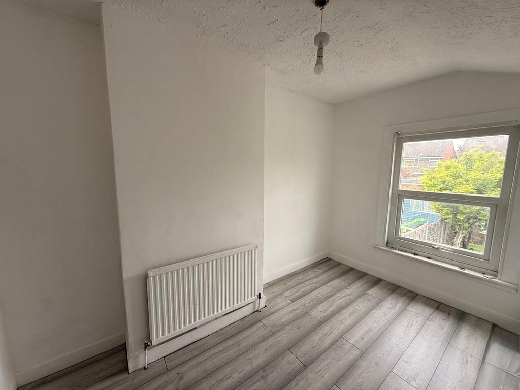 Property photo 3 of 6 Bedroom