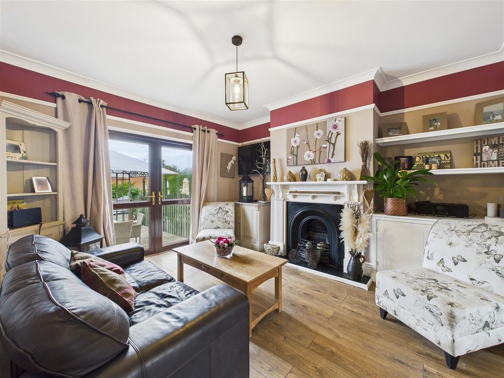 Property photo 2 of 25 Cam05476G0-Pr0060-Still002.Jpg