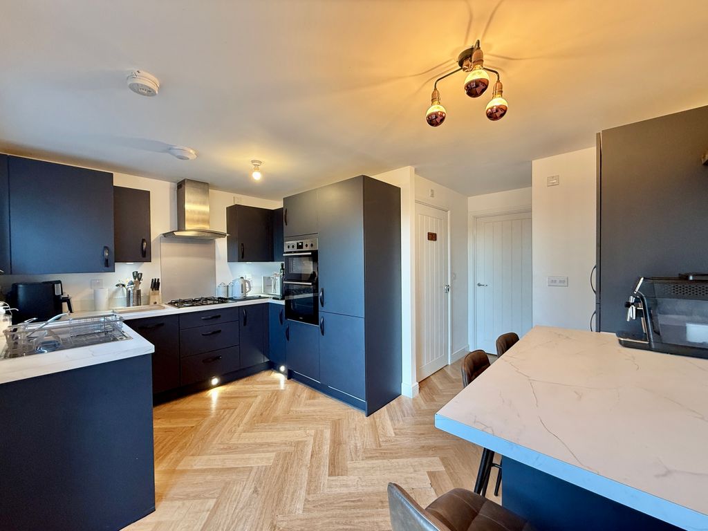 Property photo 3 of 20 Kitchen