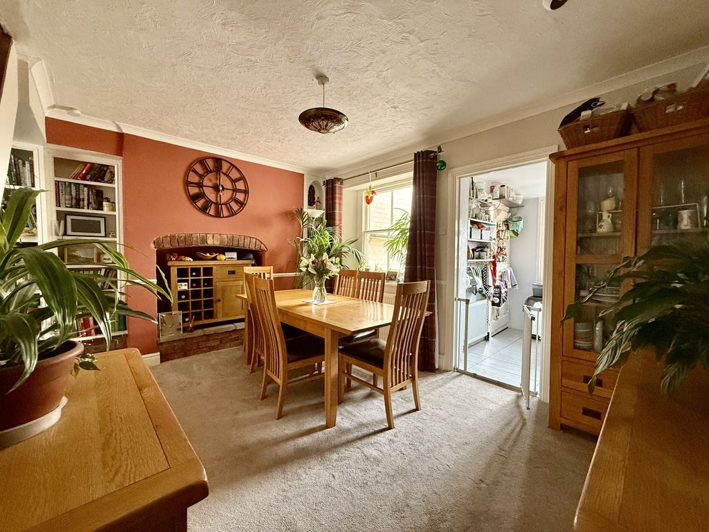 Property photo 3 of 18 Dining Area