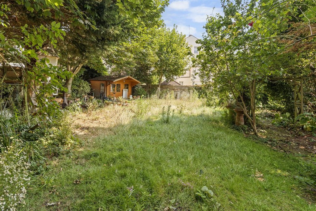 Property photo 2 of 27 Private Garden