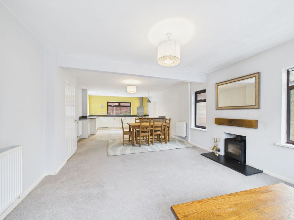 Property photo 3 of 19 Cam01740G0-Pr0486-Still010