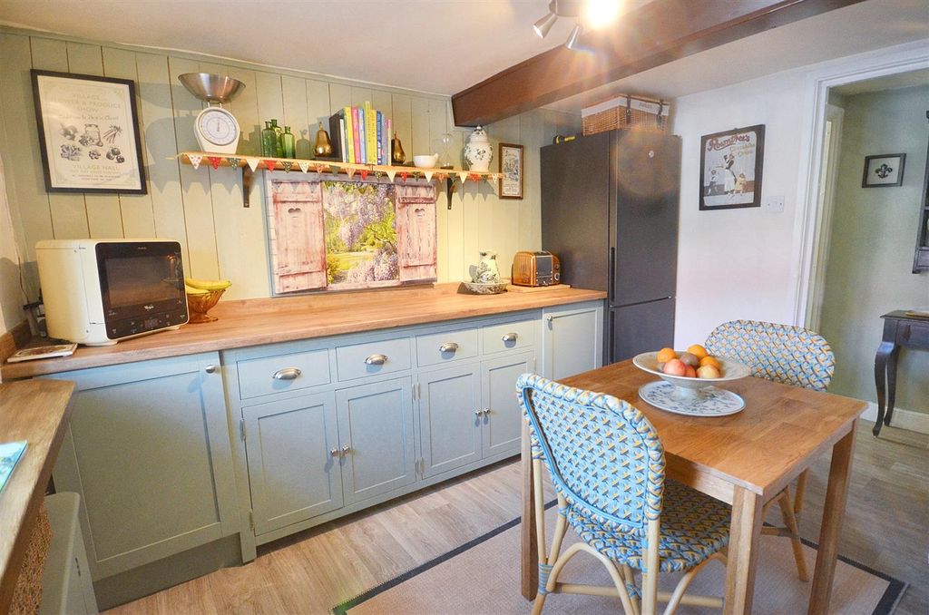 Property photo 3 of 11 Kitchen/Dining Room