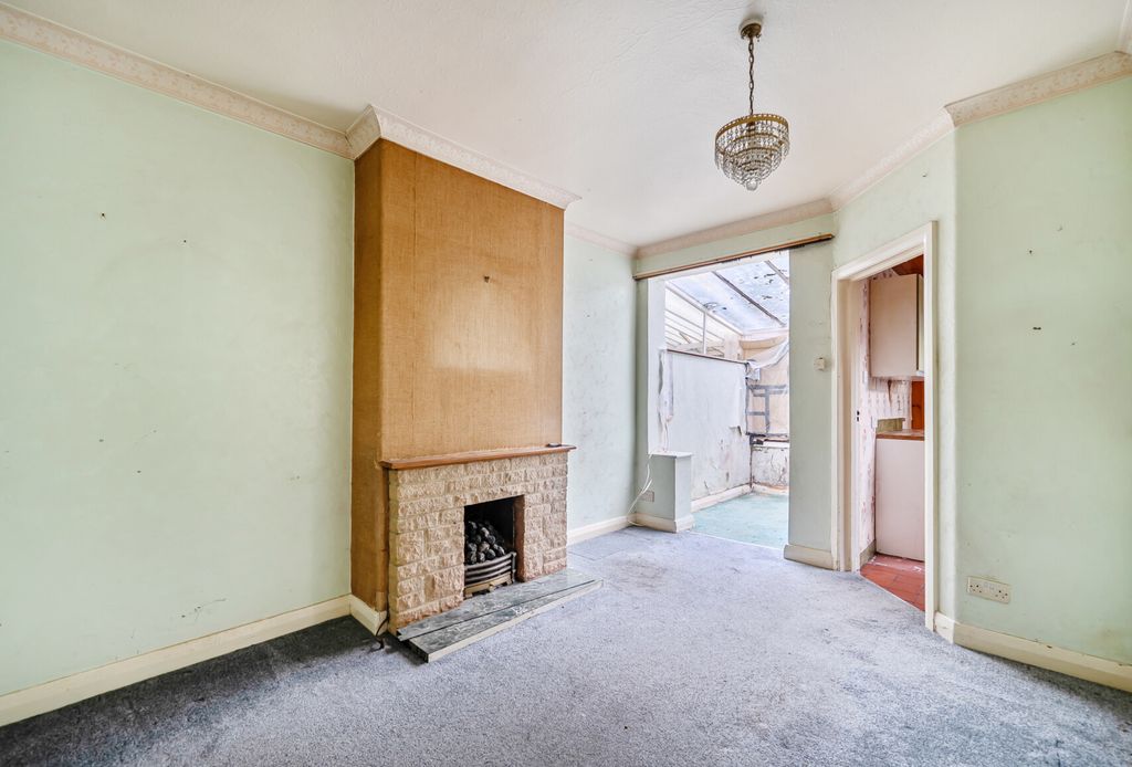 Property photo 3 of 17 1372710-16-690B44...