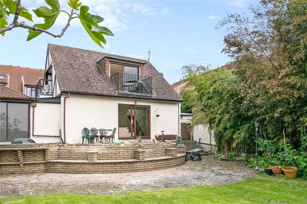 Property photo 2 of 8