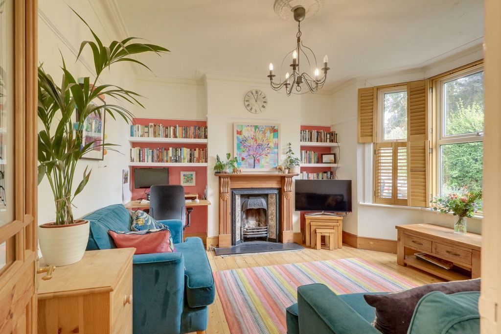 Property photo 3 of 12