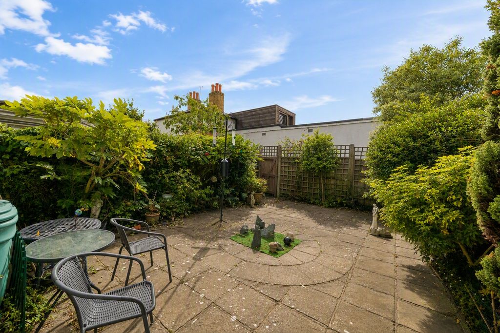 Property photo 2 of 18 Picture No. 23