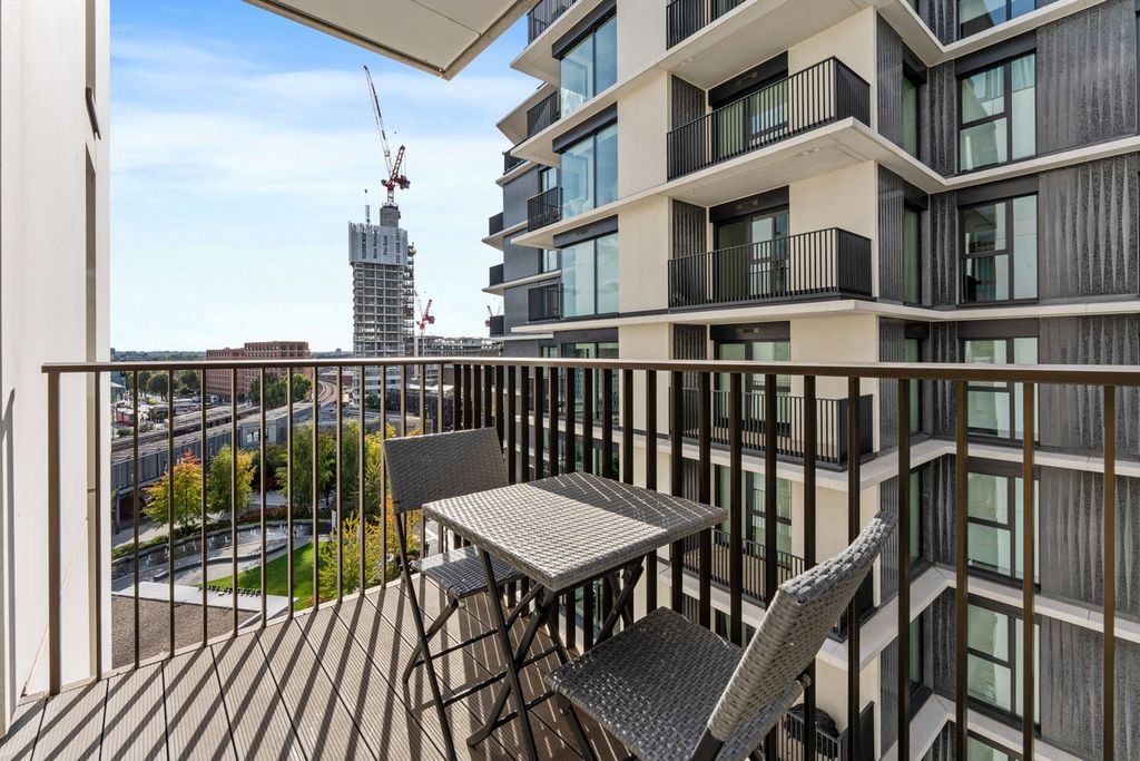 Property photo 3 of 18