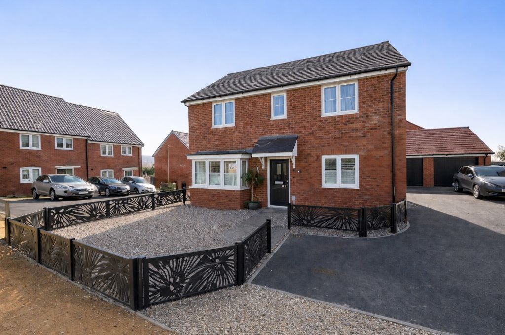 Property photo 1 of 21 Front