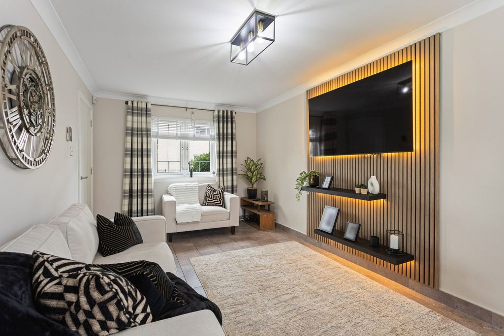 Property photo 2 of 42