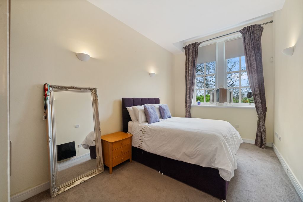 Property photo 2 of 25 Bedroom One