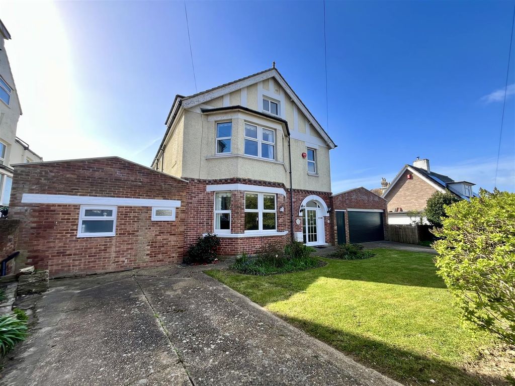 Property photo 3 of 44