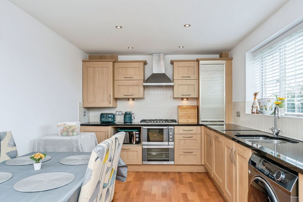 Additional image 9 of 2 bed flat for saleLlys Y Graig, Bryn-Y-Baal, Mold, Flintshire CH7