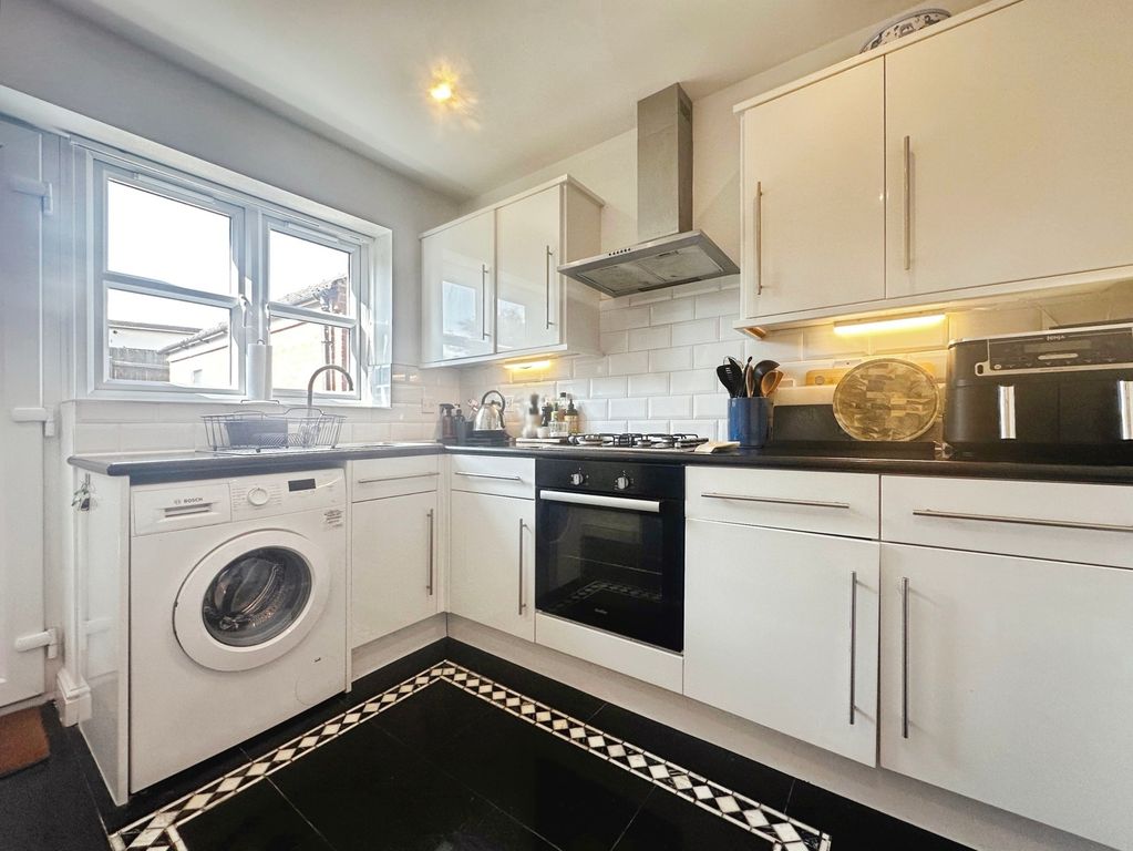 Property photo 2 of 12 Kitchen