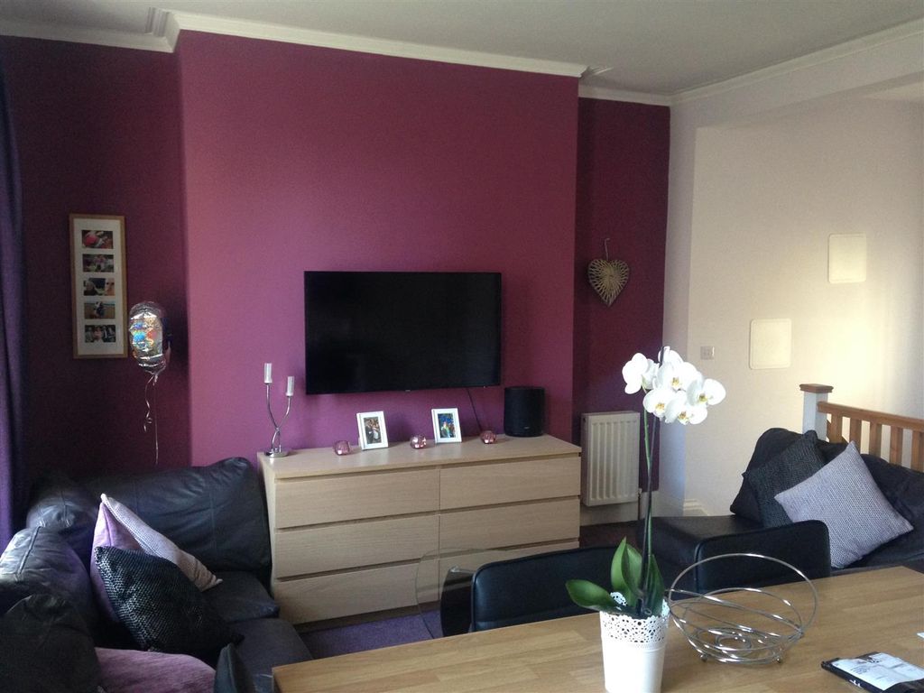 Property photo 2 of 9 Living Room