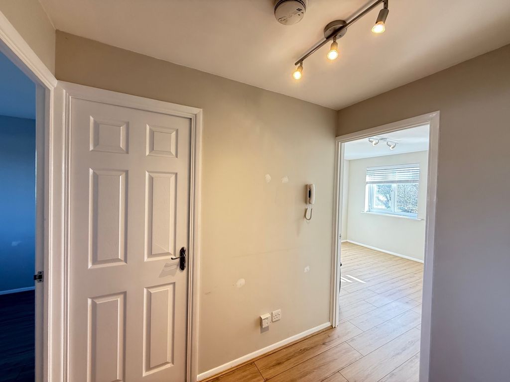 Property photo 3 of 10 Hallway