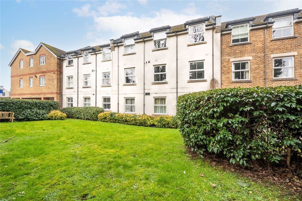 Additional image 3 of 2 bed flat for saleEastgate Court, Church Street, Dunstable, Bedfordshire LU5
