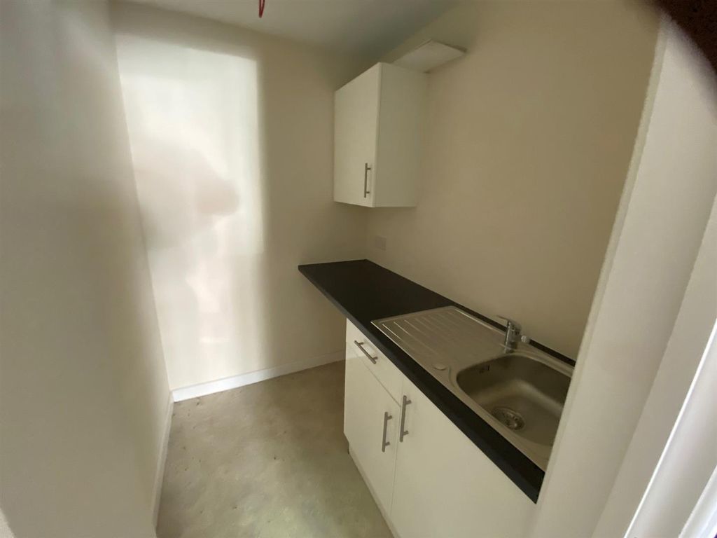 Property photo 3 of 6 Kitchenette.Jpg