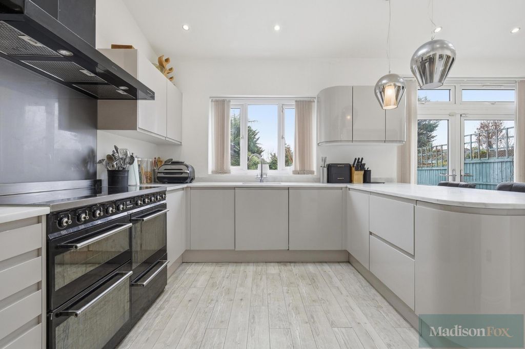 Property photo 3 of 34 Picture No. 05