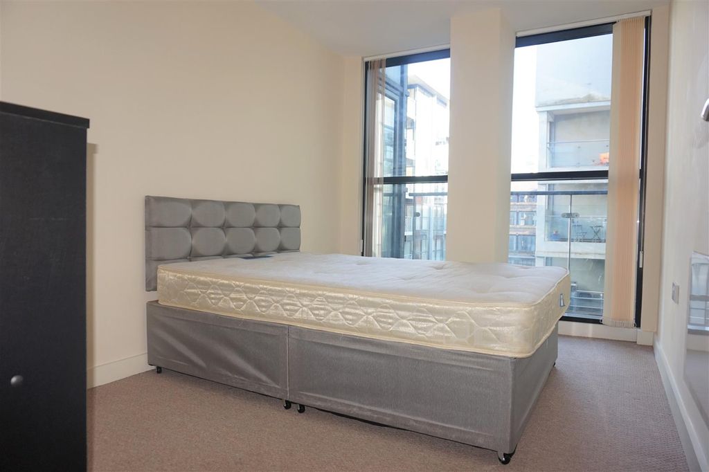 Property photo 3 of 6 Bedroom