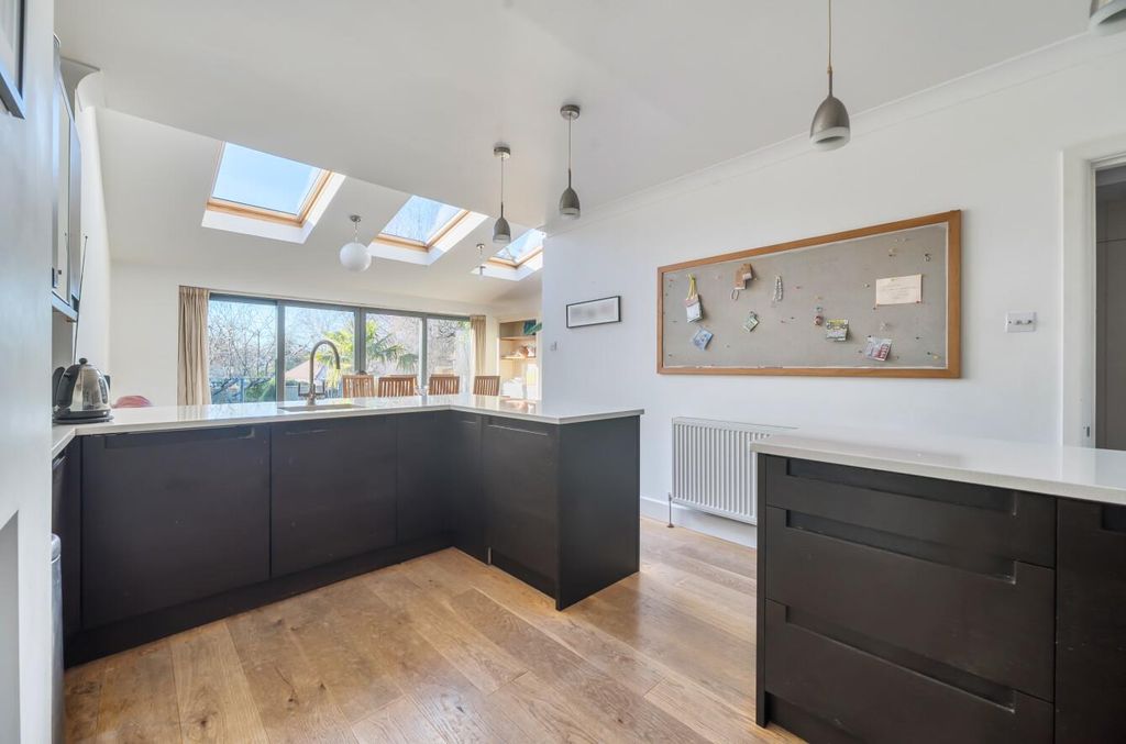 Property photo 3 of 19 1395429-18-695Be4Eeb7c8B.Jpg