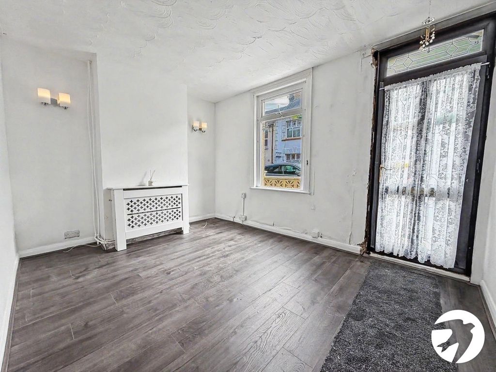 Property photo 3 of 15 Picture No. 05