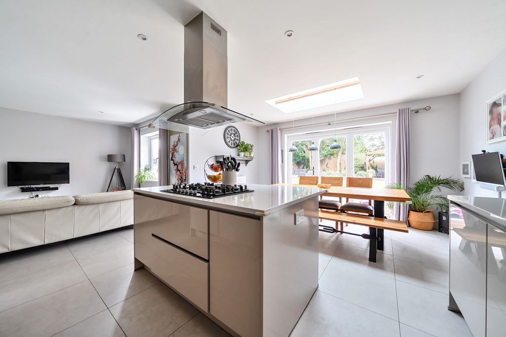 Property photo 1 of 24 1297268-7-683855B...