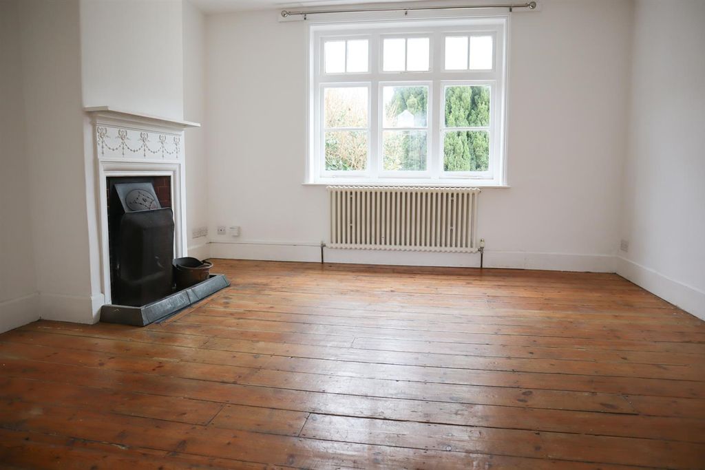 Property photo 2 of 9 Sitting Room