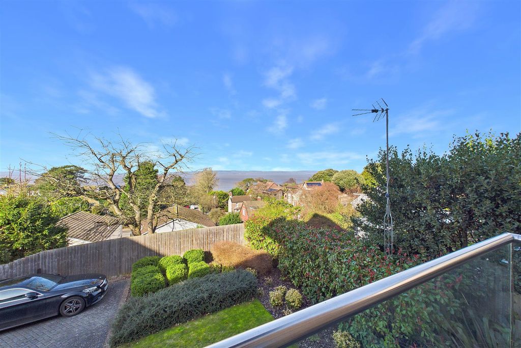 Property photo 2 of 27