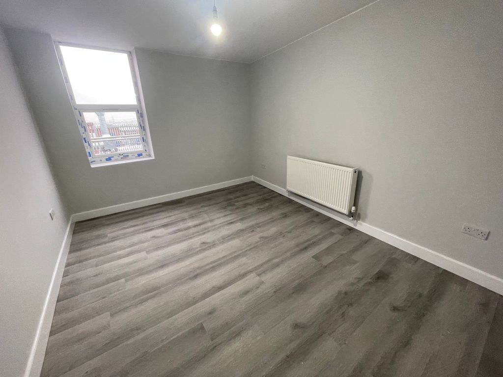 Property photo 3 of 5 Bedroom