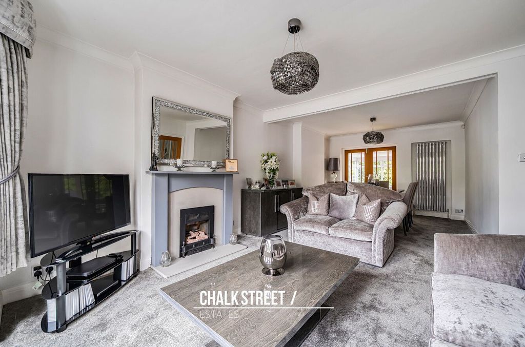 Property photo 2 of 20