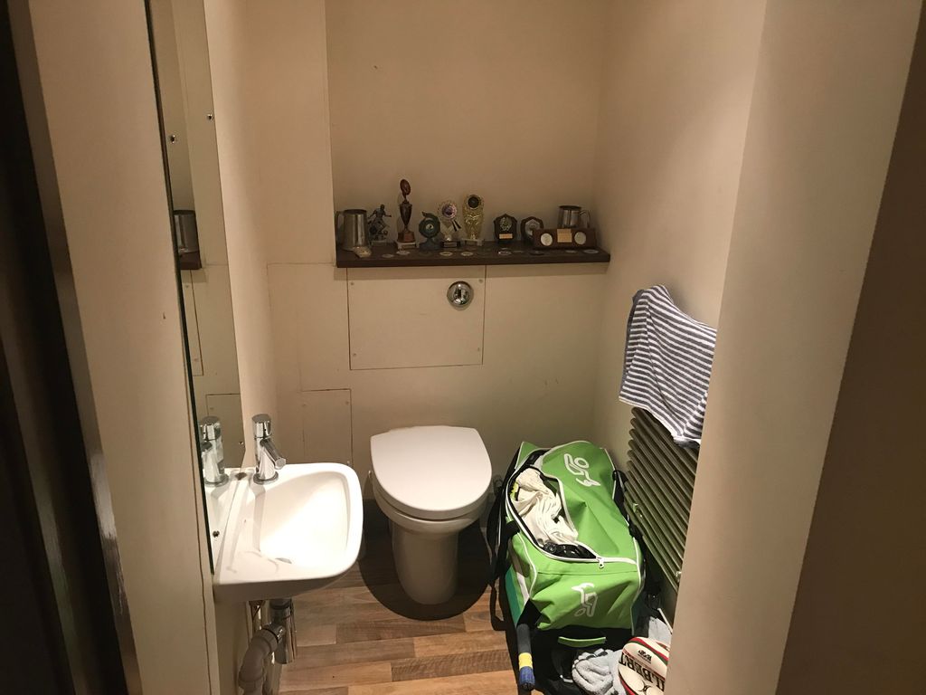 Property photo 2 of 6 Cloakroom/wc