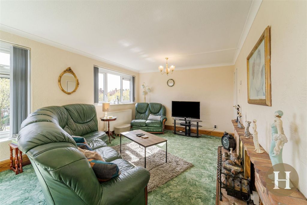 Property photo 2 of 21 Hadleigh Estate Agents-13.Jpg