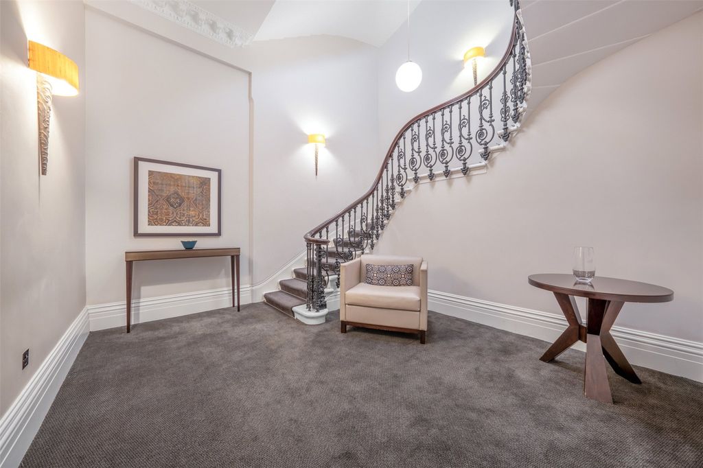 Property photo 3 of 22 Picture No. 01