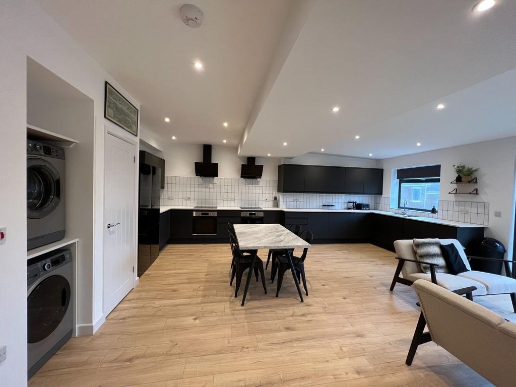 Property photo 1 of 11 Image0.Jpeg