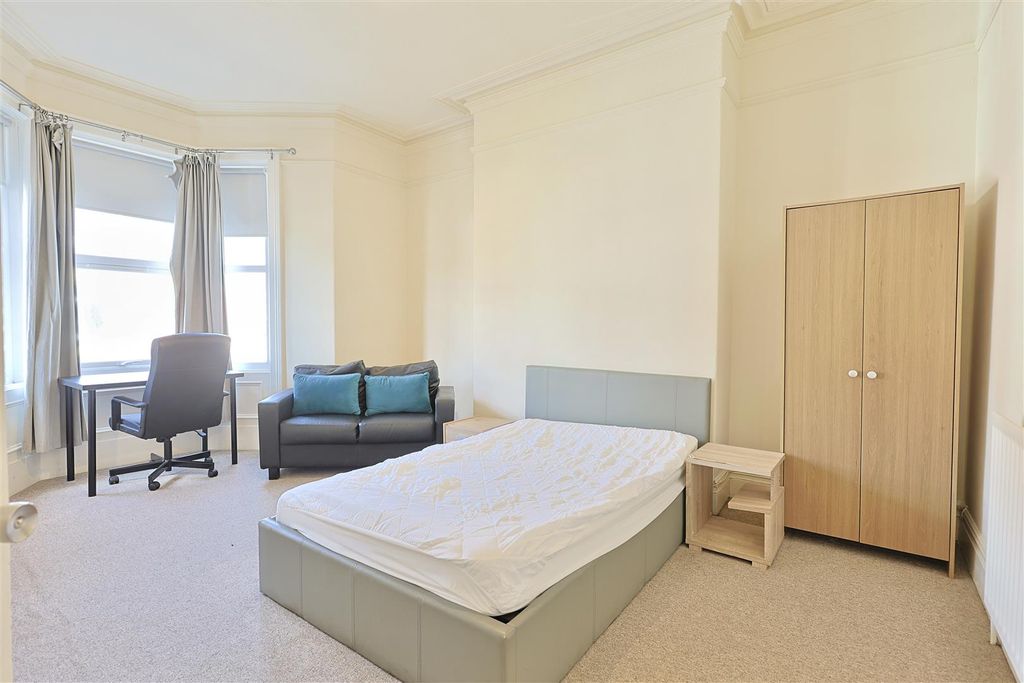 Property photo 3 of 11 5502F2E6-4A46-410C-B4Fe-960Fe2A4CE7F_1_201_A.Jpeg