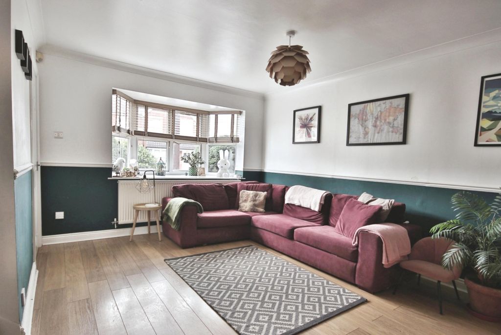 Property photo 3 of 17 4370104