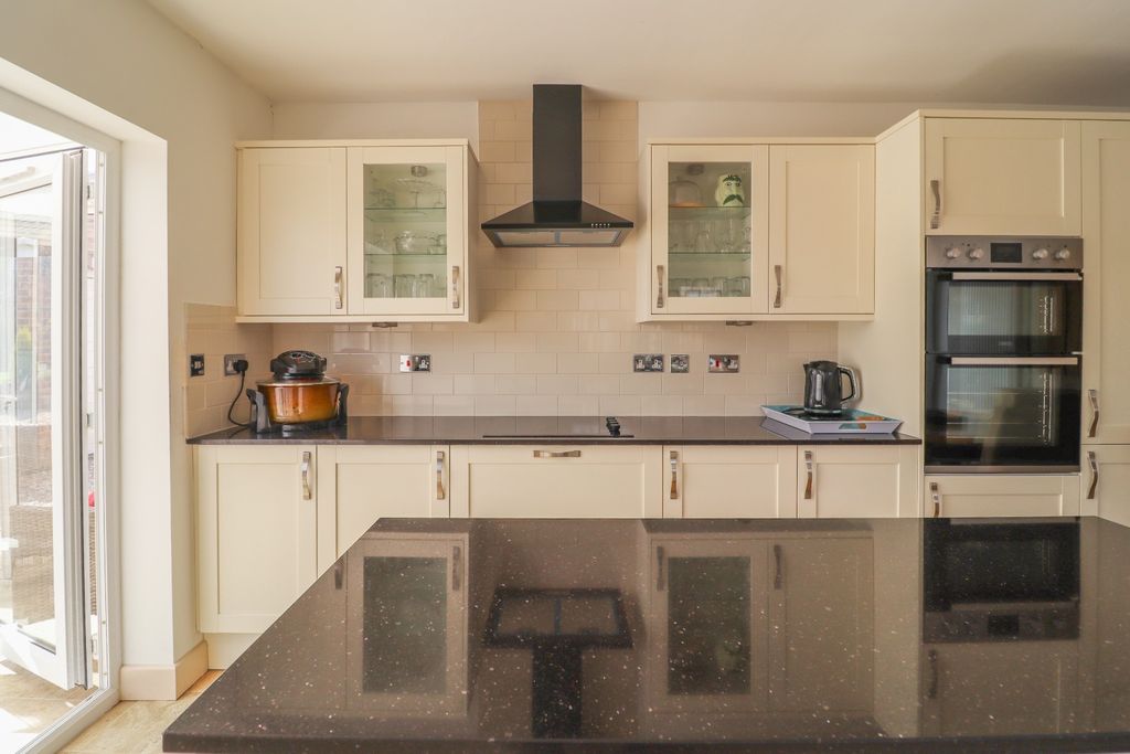 Property photo 3 of 24 4301176