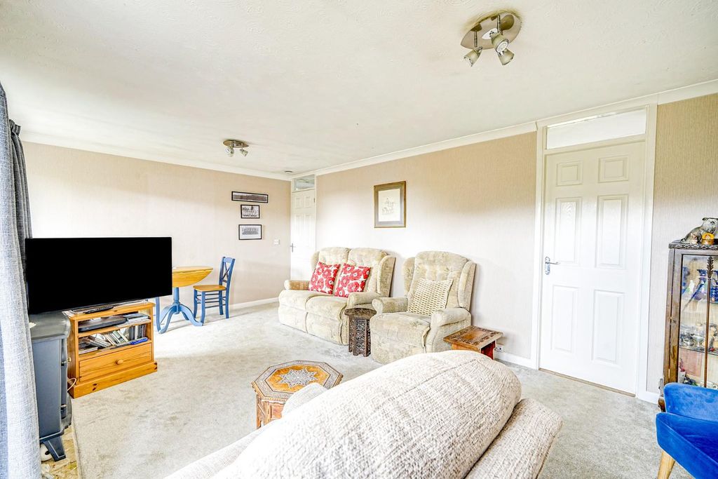 Property photo 2 of 20