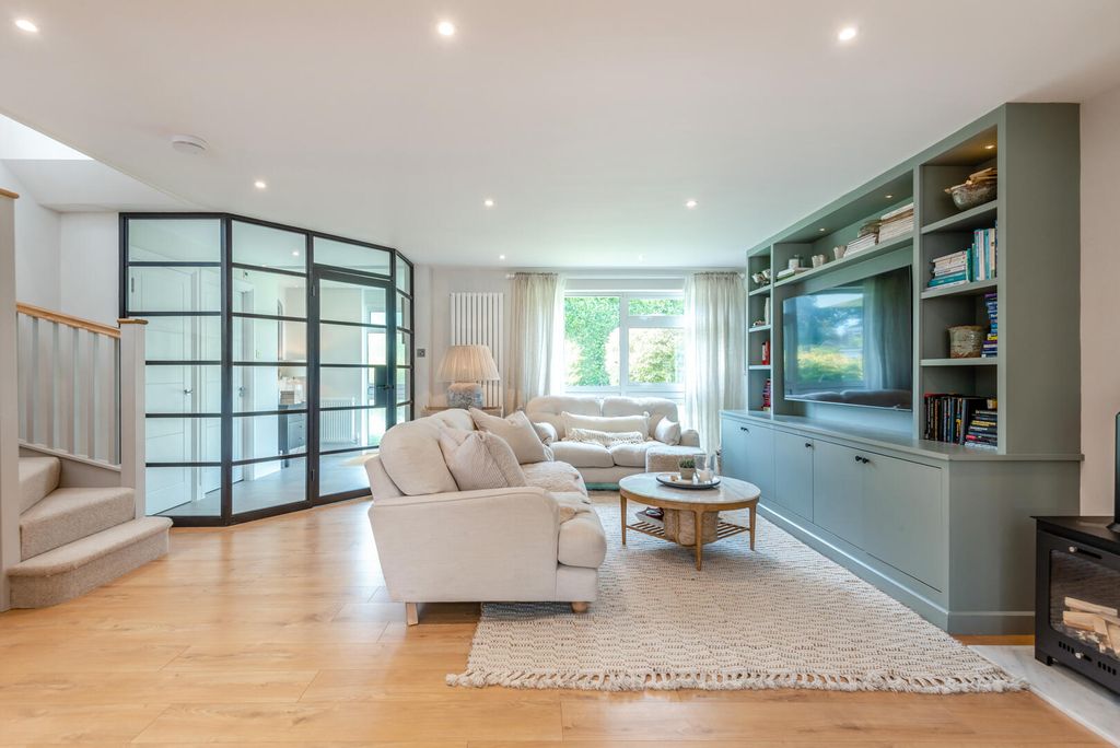 Property photo 2 of 26 Living Room