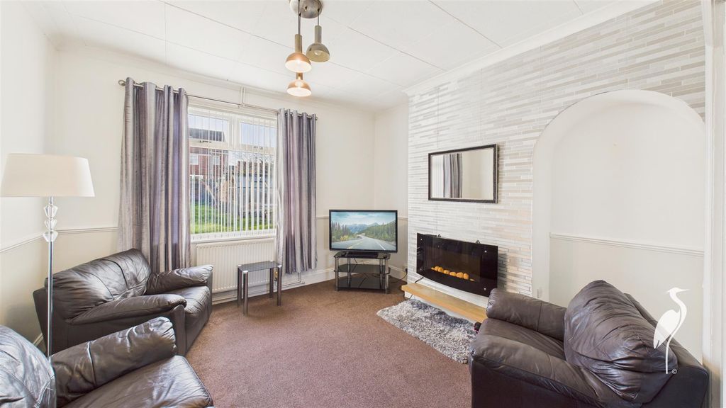 Property photo 2 of 20 Lounge