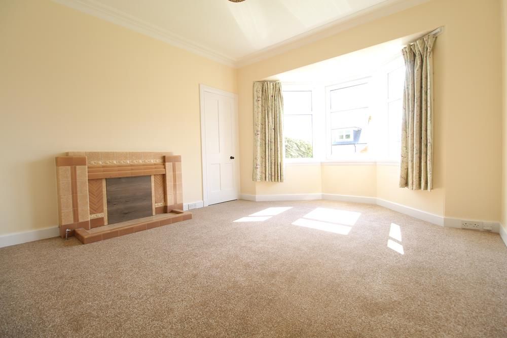 Property photo 3 of 13 Lounge